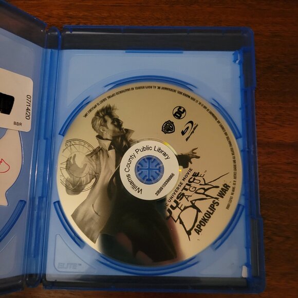 Lot of 2 DC Animated Universe Blu-Rays Justice League Dark and Injustice - Picture 6 of 8